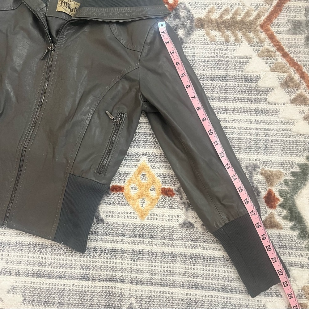 Cropped gray leather motorcycle jacket - Picture 5 of 9